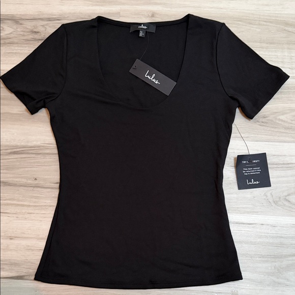 NWT Lulu's Classic Black Short Sleeve Tee size Large - Picture 4 of 11